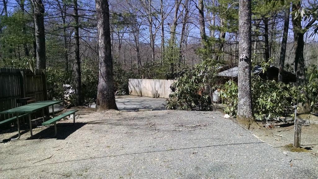Linville Falls Campground, Rv Park, And Cabins Eksteriør billede