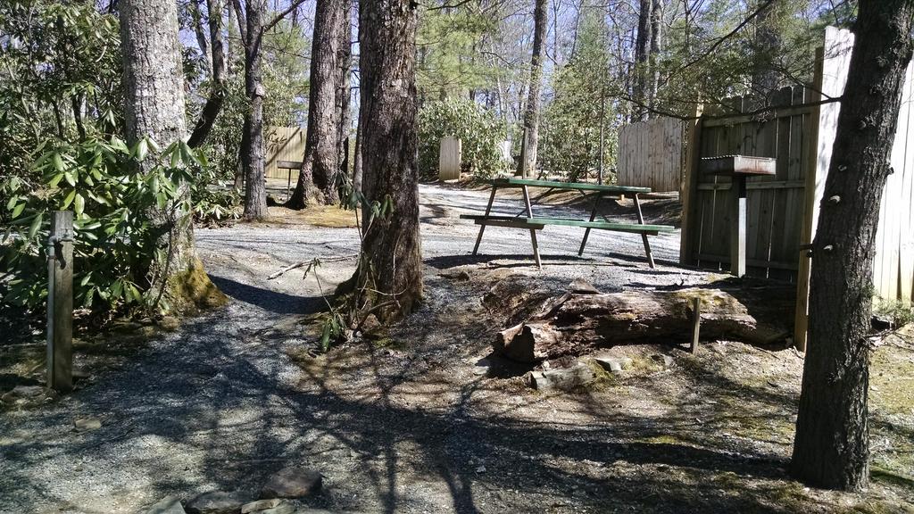 Linville Falls Campground, Rv Park, And Cabins Eksteriør billede