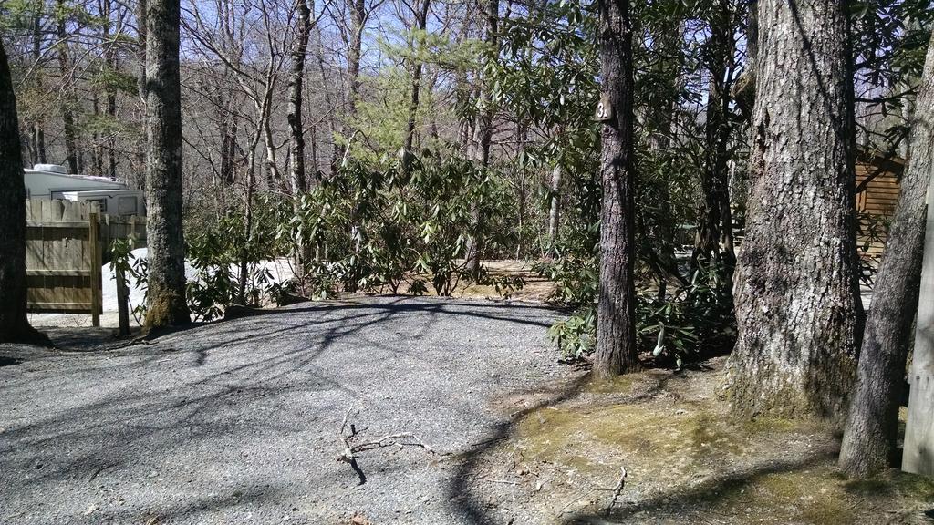 Linville Falls Campground, Rv Park, And Cabins Eksteriør billede