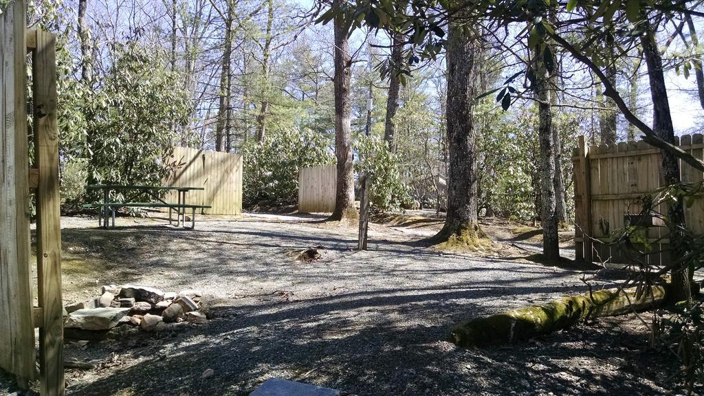 Linville Falls Campground, Rv Park, And Cabins Eksteriør billede