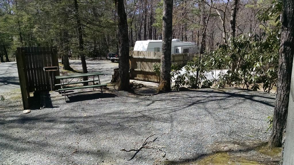 Linville Falls Campground, Rv Park, And Cabins Eksteriør billede