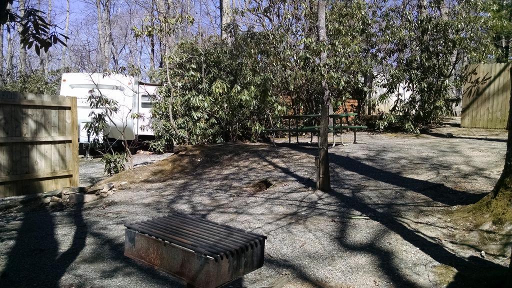 Linville Falls Campground, Rv Park, And Cabins Eksteriør billede