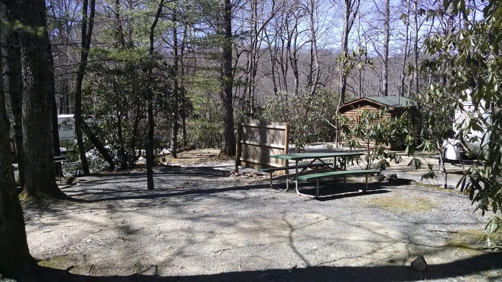 Linville Falls Campground, Rv Park, And Cabins Eksteriør billede