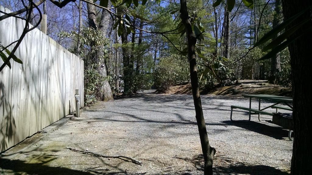 Linville Falls Campground, Rv Park, And Cabins Eksteriør billede