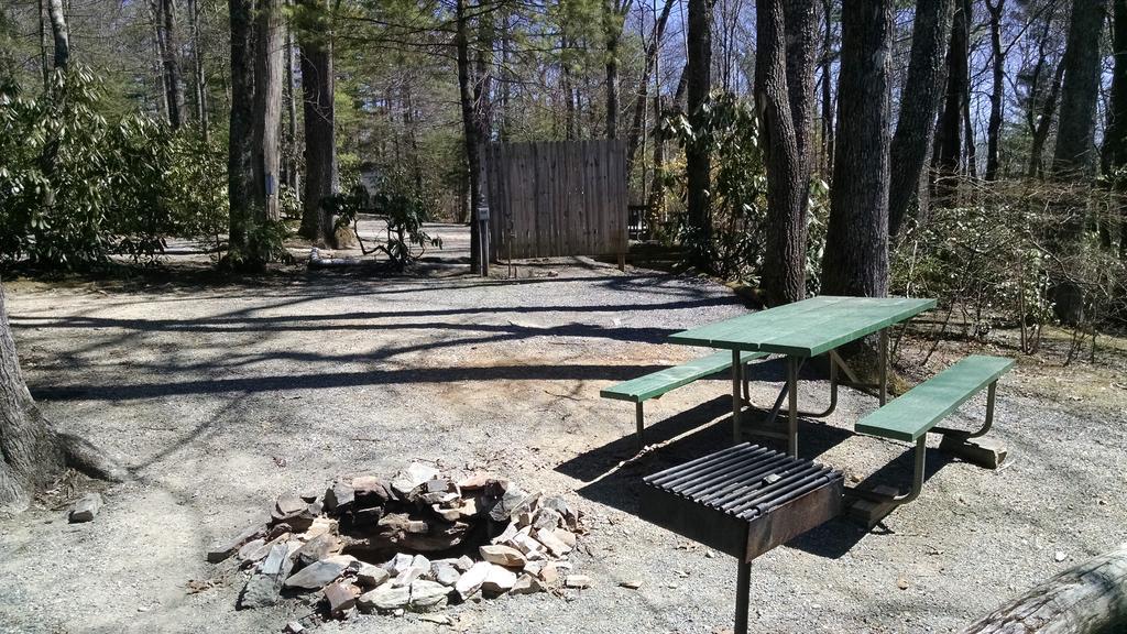 Linville Falls Campground, Rv Park, And Cabins Eksteriør billede