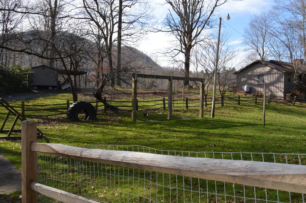 Linville Falls Campground, Rv Park, And Cabins Eksteriør billede