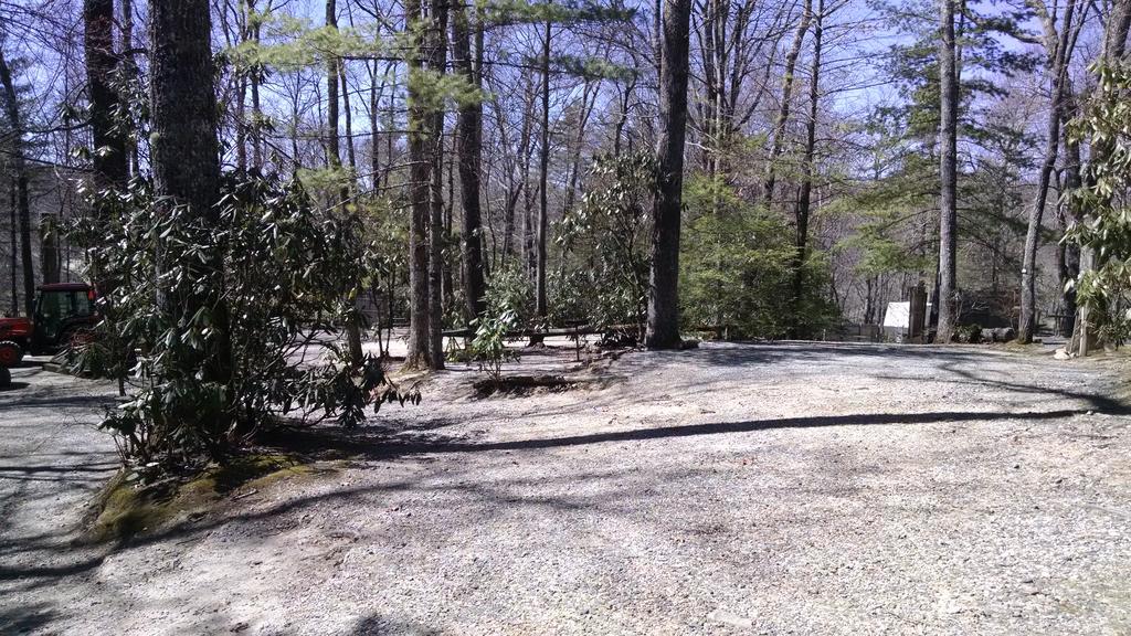 Linville Falls Campground, Rv Park, And Cabins Eksteriør billede