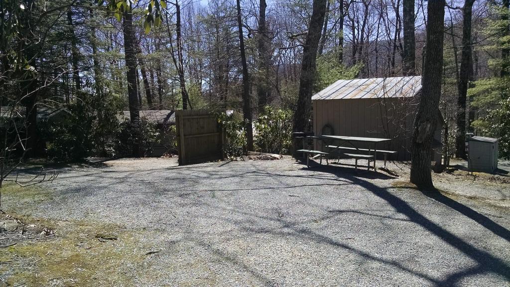 Linville Falls Campground, Rv Park, And Cabins Eksteriør billede