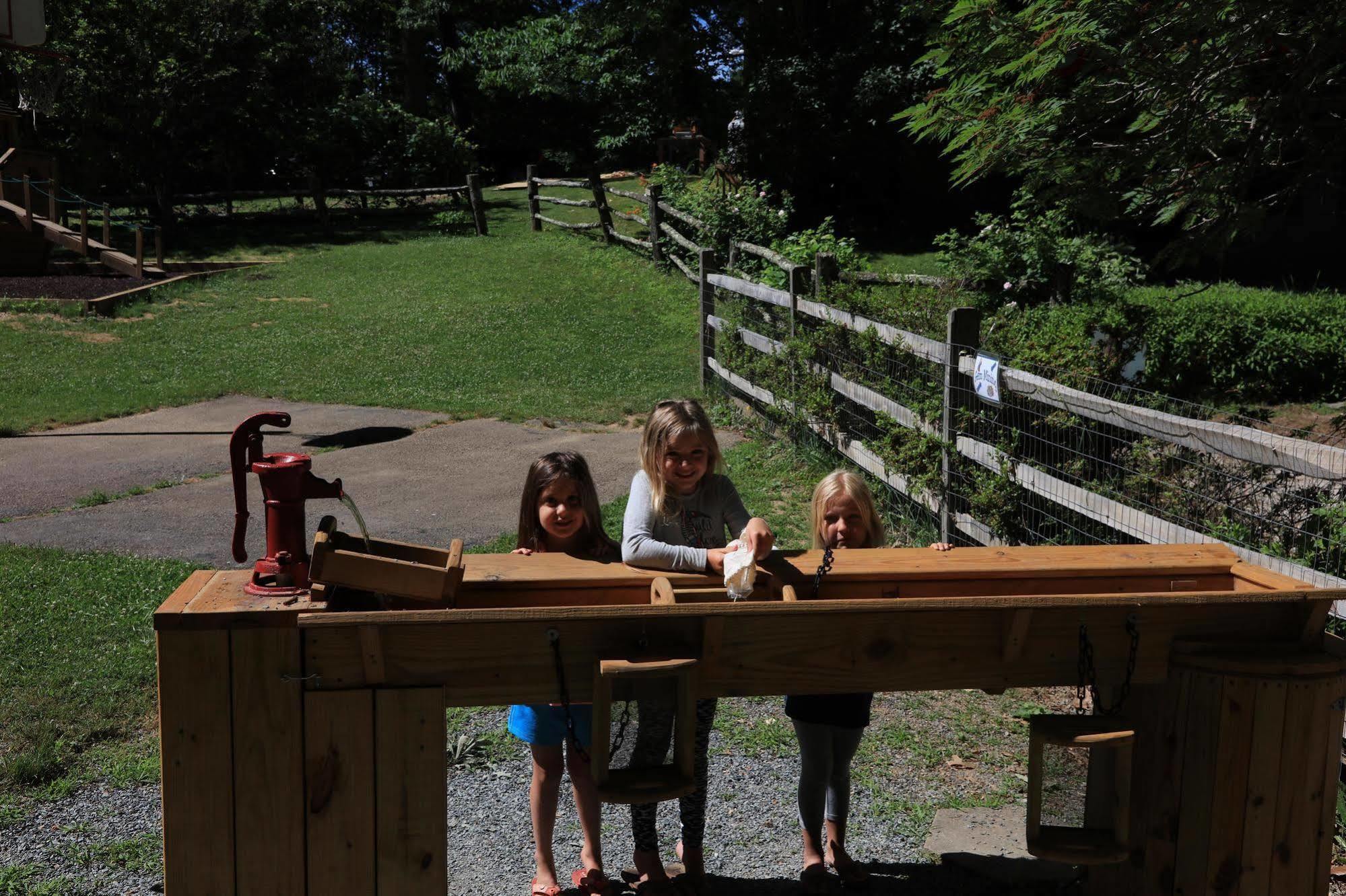 Linville Falls Campground, Rv Park, And Cabins Eksteriør billede
