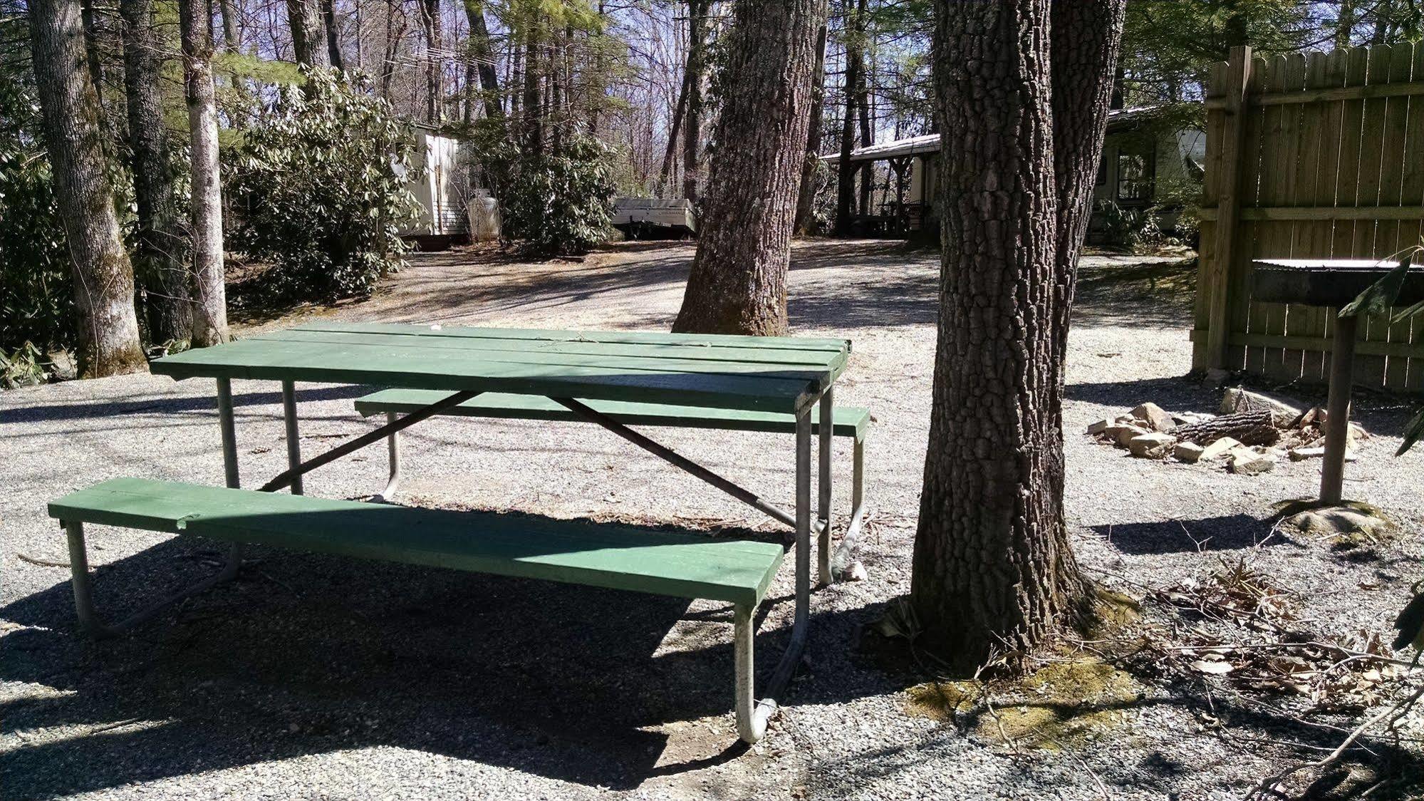 Linville Falls Campground, Rv Park, And Cabins Eksteriør billede