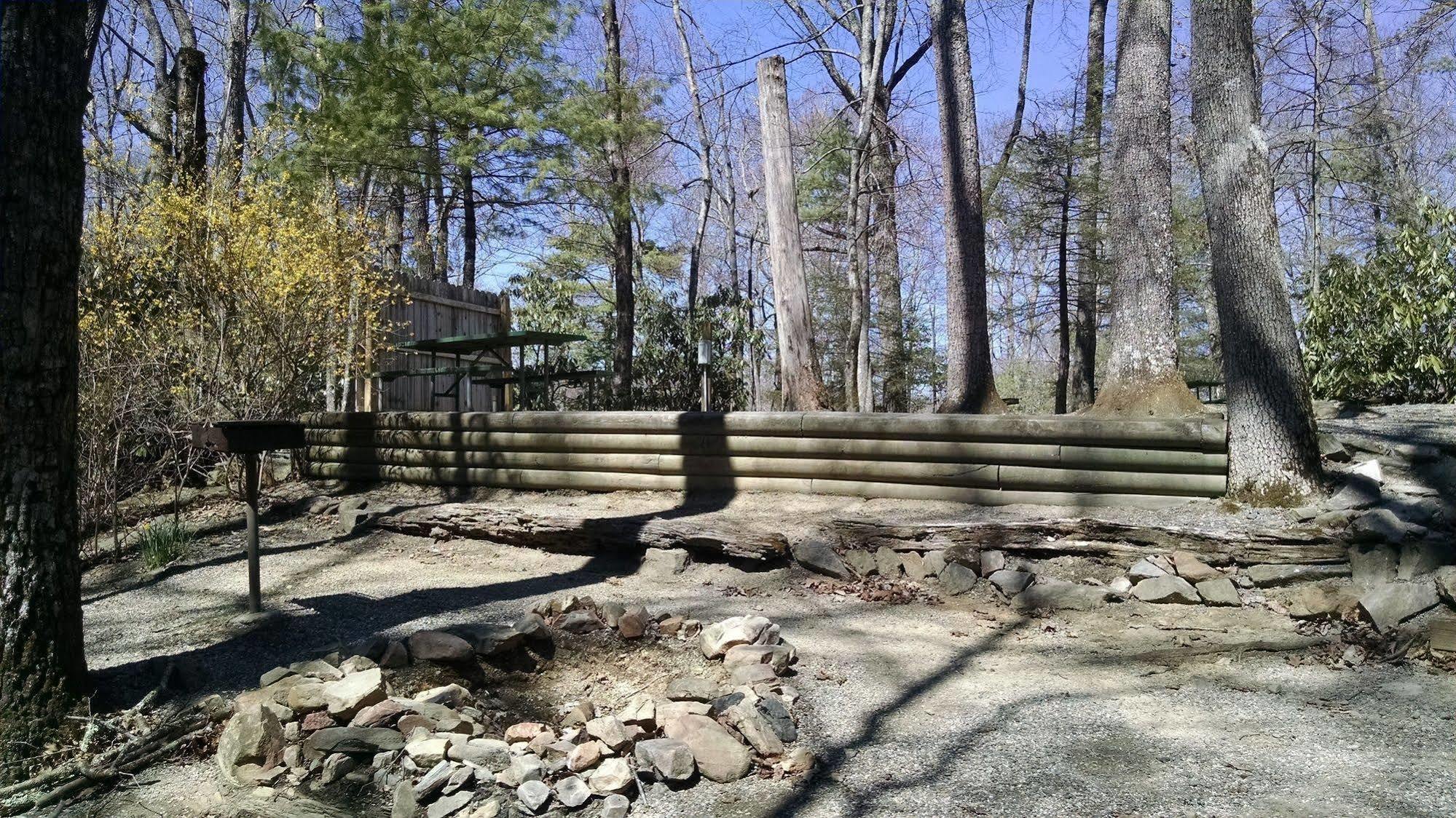 Linville Falls Campground, Rv Park, And Cabins Eksteriør billede