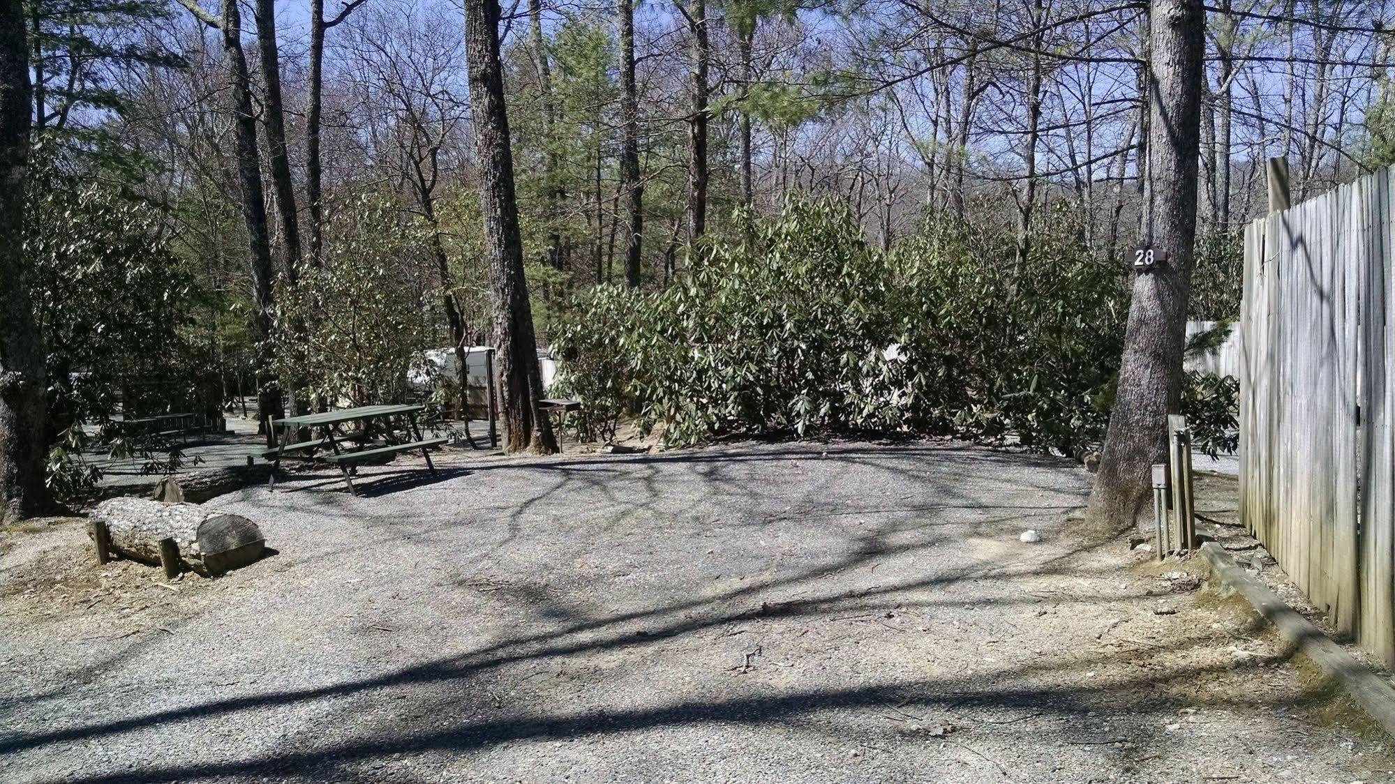 Linville Falls Campground, Rv Park, And Cabins Eksteriør billede