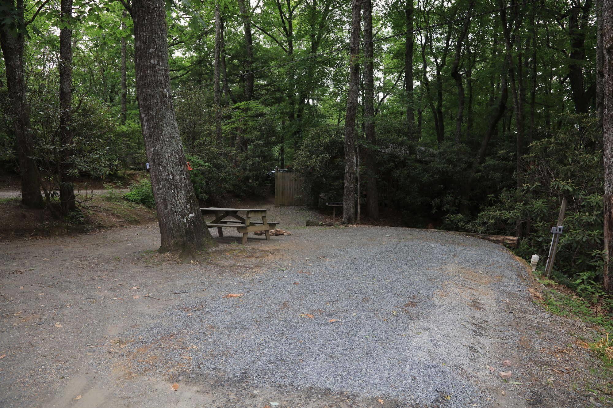 Linville Falls Campground, Rv Park, And Cabins Eksteriør billede