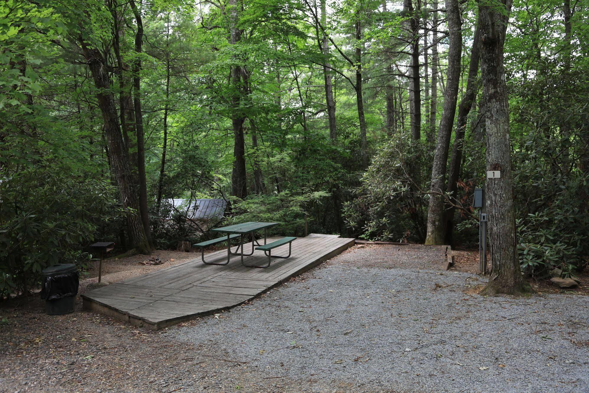 Linville Falls Campground, Rv Park, And Cabins Eksteriør billede